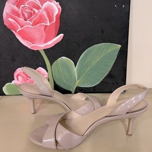 Calvin Klein patent cream kitten heals - size 6